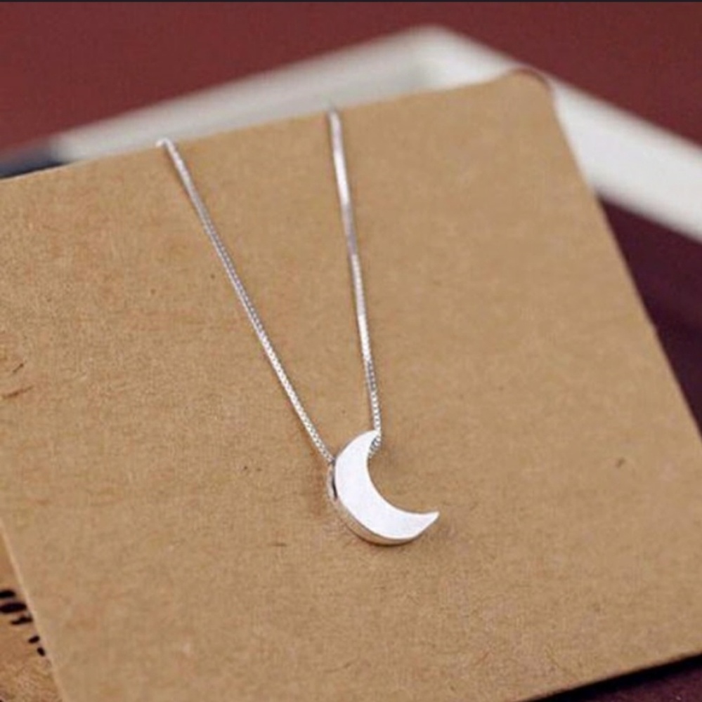 ✨Dainty Crescent Moon🌙 Necklace ✨